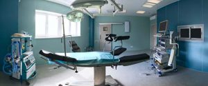 SURGICAL EQUIPMENT NEXT TO AN OPERATING ROOM TABLE